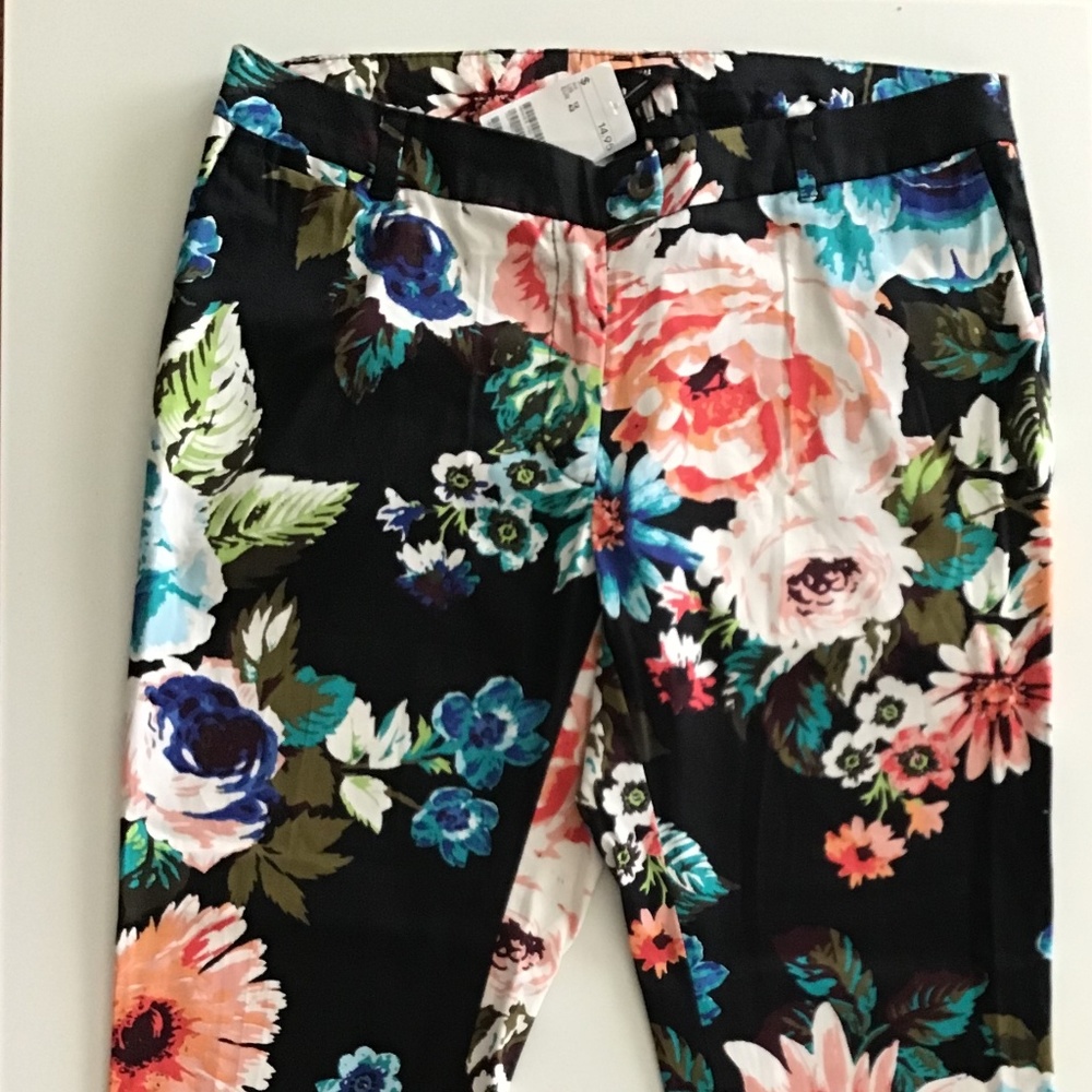 H&M  Muliti Color Foral Capri Pant